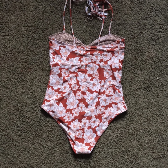 ✖️SOLD✖️Acacia Ulumalu in Rust Magnolia - Picture 2 of 2